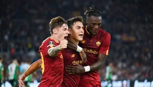 Nicola Zalewski, Paulo Dybala i Tammy Abraham w barwach AS Roma