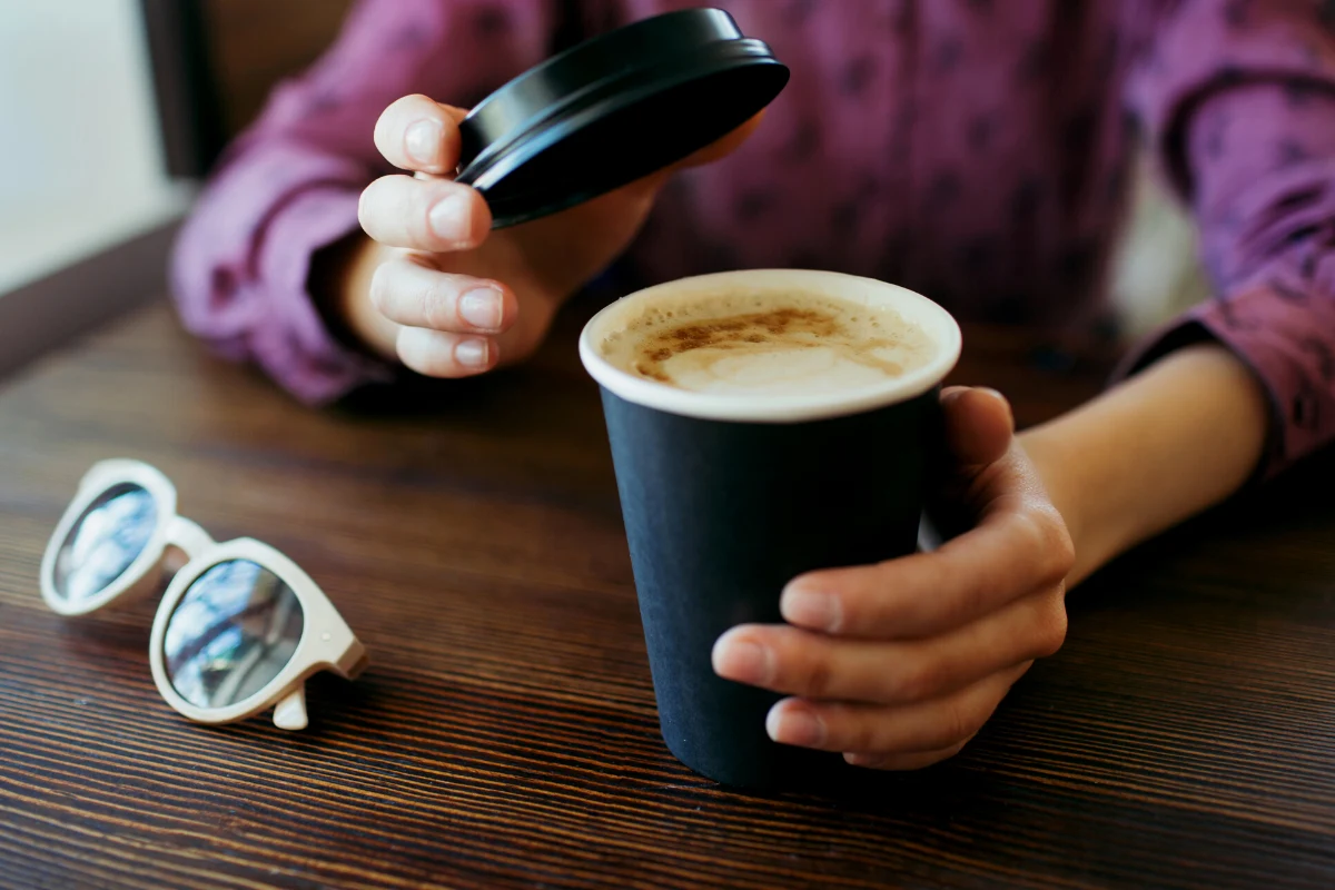 Kawa wypłukuje magnez? Naukowcy: wręcz przeciwnie