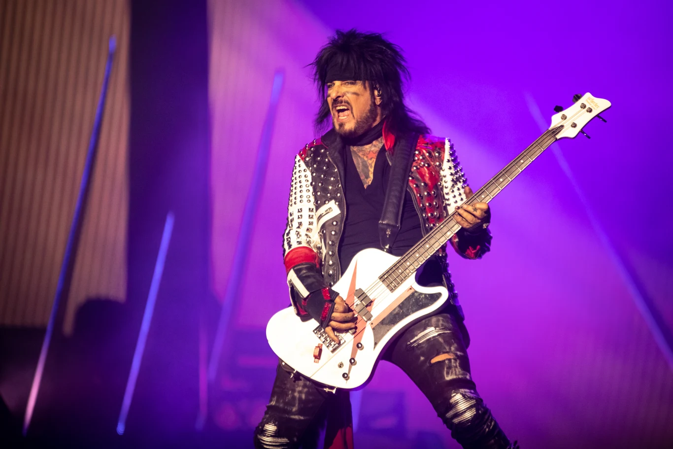 Nikki Sixx (Mötley Crüe) Nikki Sixx (Mötley Crüe)