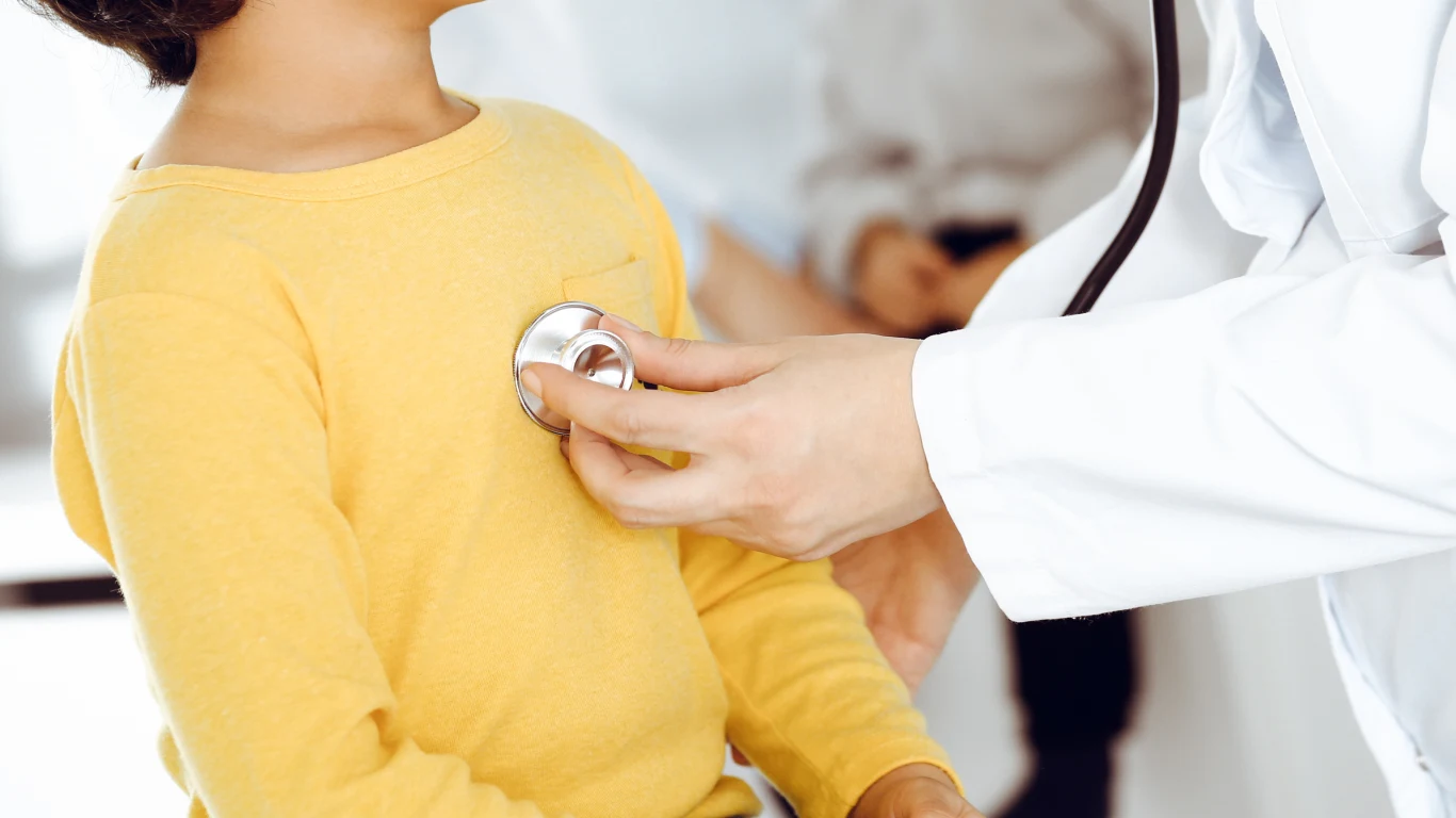 Dopiero niedawno pierwszy w Polsce pacjent otrzymał diagnozę, która bezpośrednio łączy jego dolegliwości ze smogiem w Polsce. 11-letni chłopiec długo pozostawał niezdiagnozowany, ale wszystko wskazuje na to, że jego stan pogorszył się właśnie ze względu na zanieczyszczenia powietrza Dopiero niedawno pierwszy w Polsce pacjent otrzymał diagnozę, która bezpośrednio łączy jego dolegliwości ze smogiem w Polsce. 11-letni chłopiec długo pozostawał niezdiagnozowany, ale wszystko wskazuje na to, że jego stan pogorszył się właśnie ze względu na zanieczyszczenia powietrza