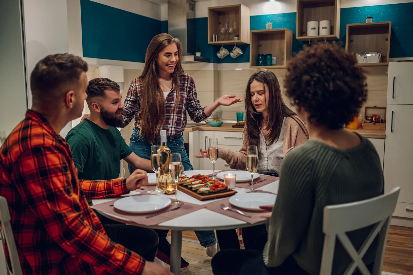 Jak urządzić jadalnię, aby stała się centrum spotkań w gronie rodziny i przyjaciół? Jak urządzić jadalnię, aby stała się centrum spotkań w gronie rodziny i przyjaciół?