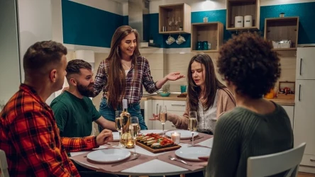 Jak urządzić jadalnię, aby stała się centrum spotkań w gronie rodziny i przyjaciół?