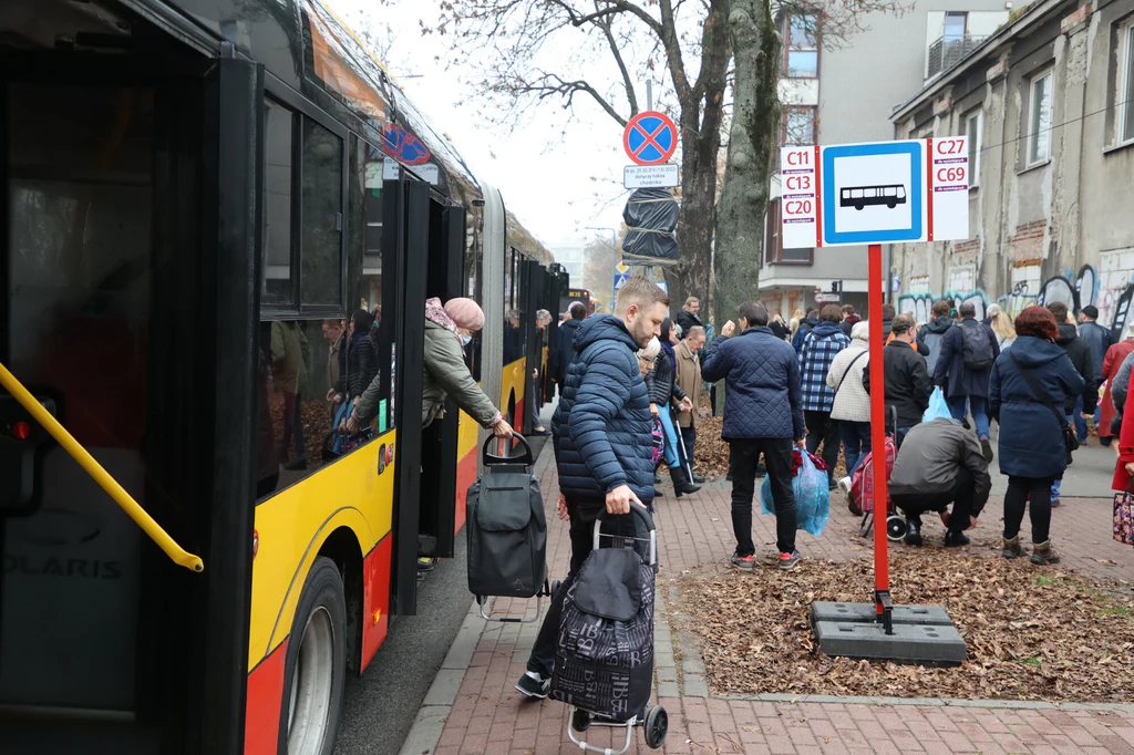 Niestety pasażer co do zasady nie ma zbyt dużo praw gwarantowanych przepisami prawa – mówi w rozmowie z Interią adwokat Joanna Składowska z kancelarii Bielański, Składowska