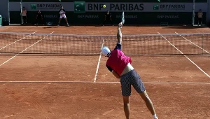 Hubert Hurkacz wyjdzie  na kort po raz trzeci w Paryżu - już w piątek