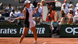 Iga Świątek i w ramce Xinyu Wang 