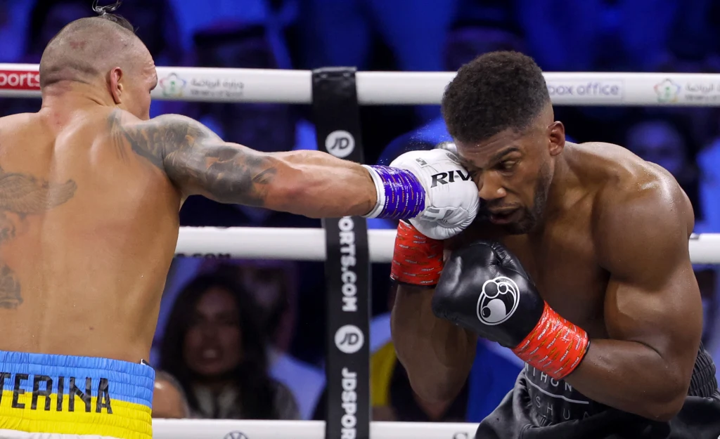 Ołeksandr Usyk tu w walce z Anthonym Joshuą Ołeksandr Usyk tu w walce z Anthonym Joshuą