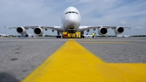 Lufthansa przywraca A380 na długie trasy. Na zdjęciu największy na świecie samolot pasażerski Airbus A380