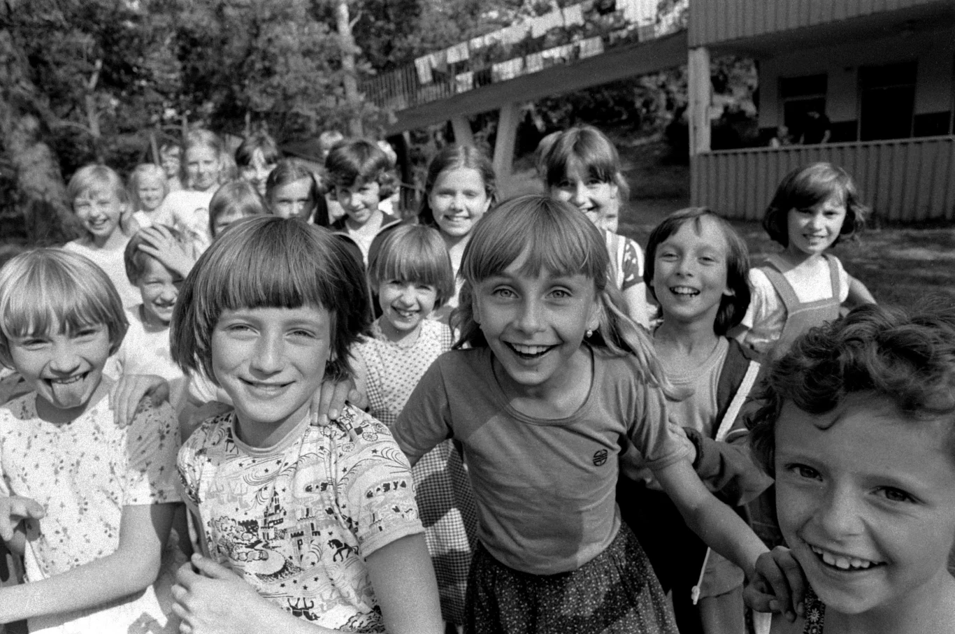 Beztroski czas wśród rówieśników - to każdy wspomina z sentymentem