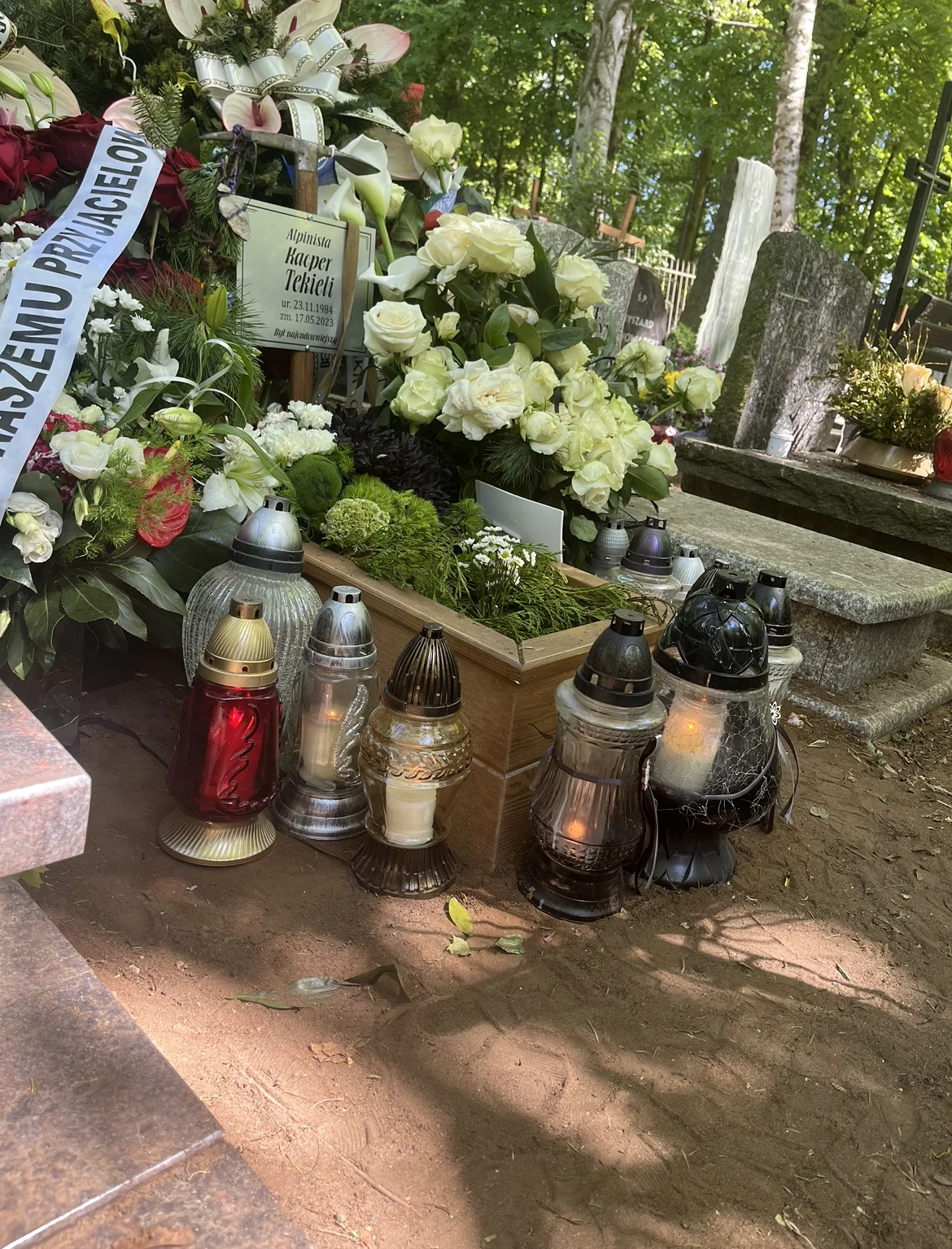 Nie zabrakło również zniczy Nie zabrakło również zniczy