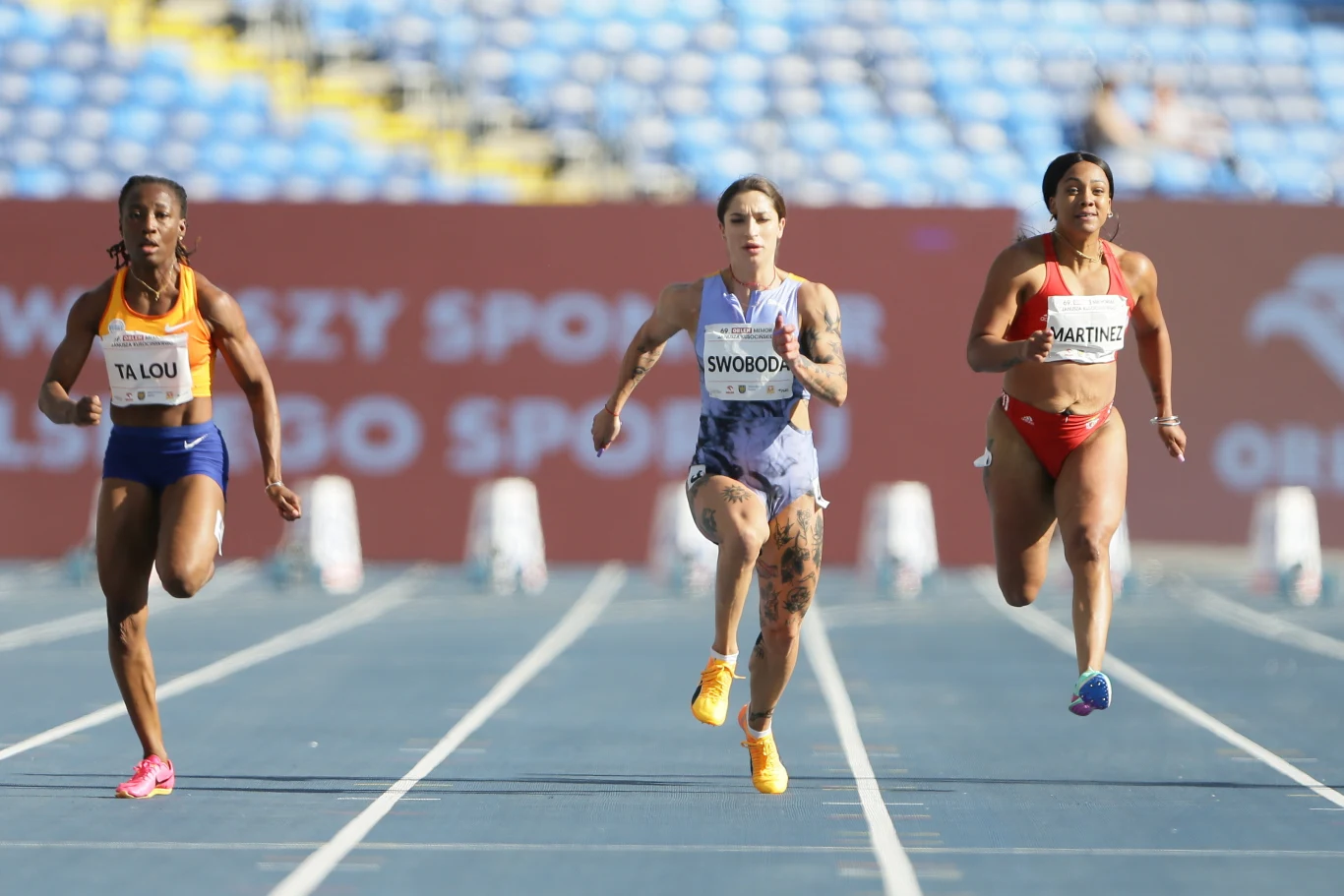Ewa Swoboda (w środku) Ewa Swoboda (w środku)