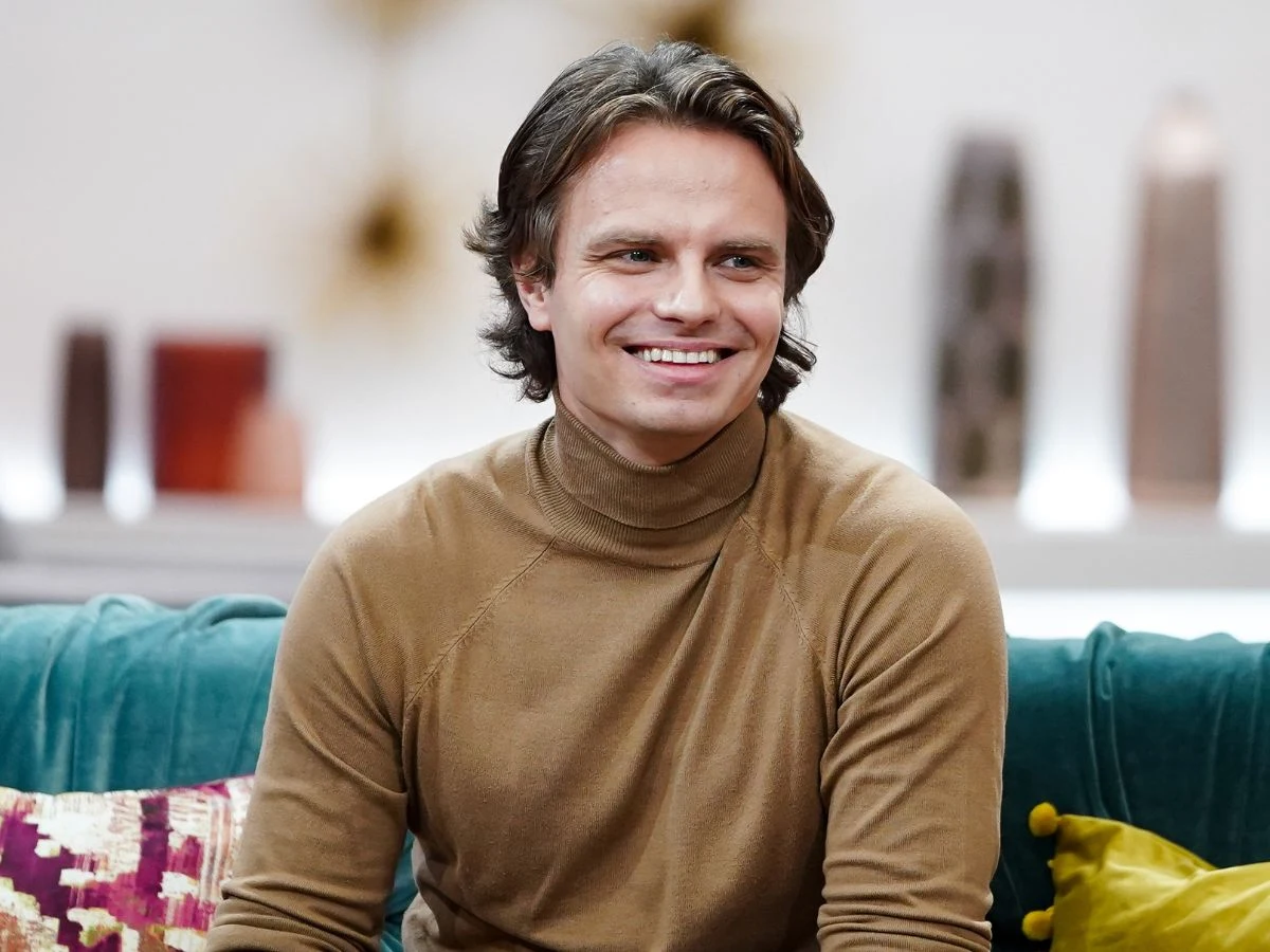 Marcin Hakiel kwitnie? Fanki porównały go do znanego aktora Marcin Hakiel kwitnie? Fanki porównały go do znanego aktora