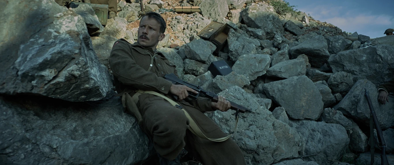 Mimo że bitwa pod Monte Cassino była jednym z kluczowych wydarzeń kampanii włoskiej oraz która otworzyła aliantom drogę na Rzym, jest ona praktycznie nieznana poza Polską. Dzięki "Czerwonym makom" bohaterstwo polskich żołnierzy, którzy zdobyli Monte Cassino, zyskuje nareszcie właściwe upamiętnienie.