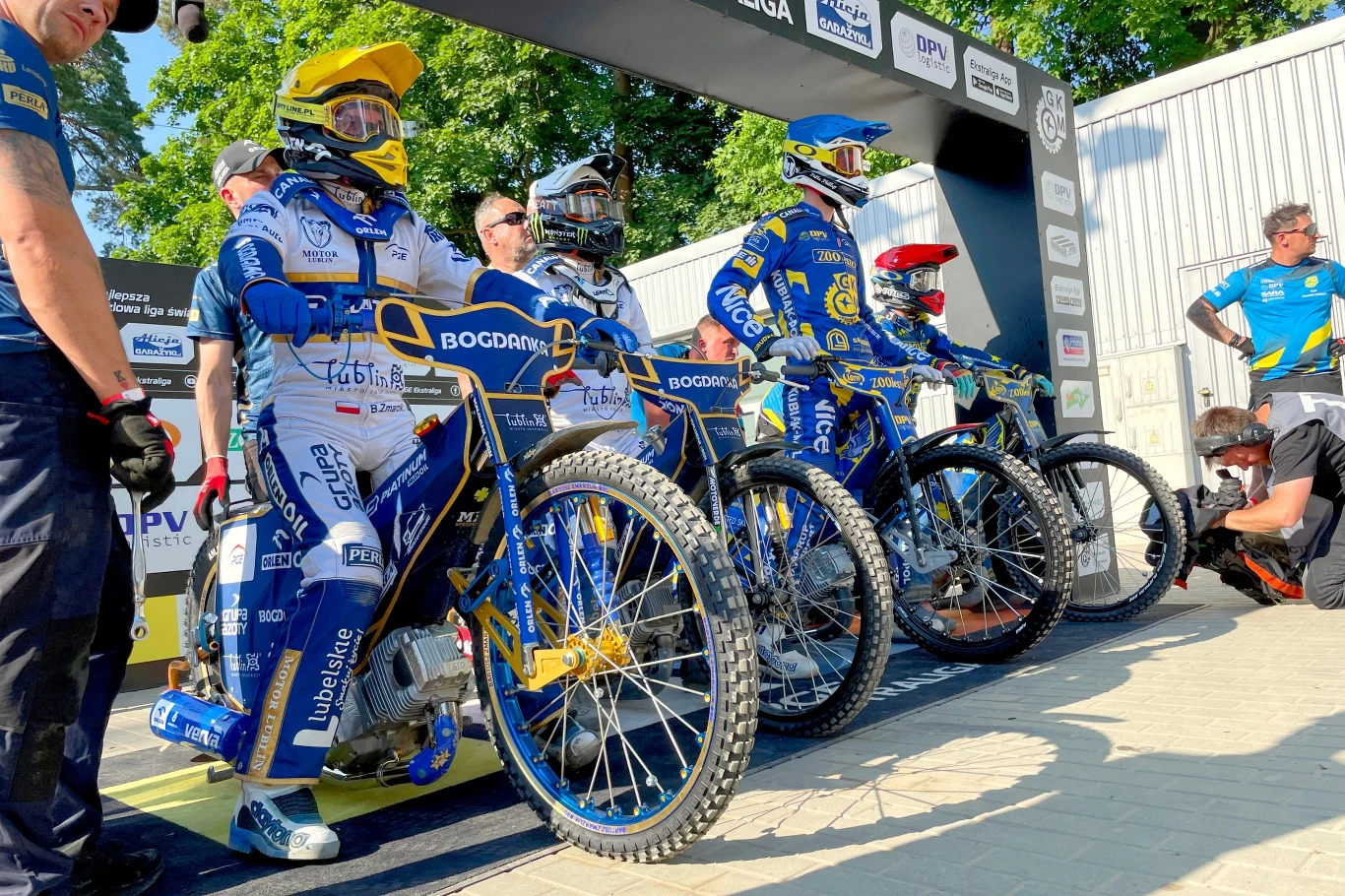 Bartosz Zmarzlik, Fredrik Lindgren, Frederik Jakobsen i Wadim Tarasienko gotowi do biegu.