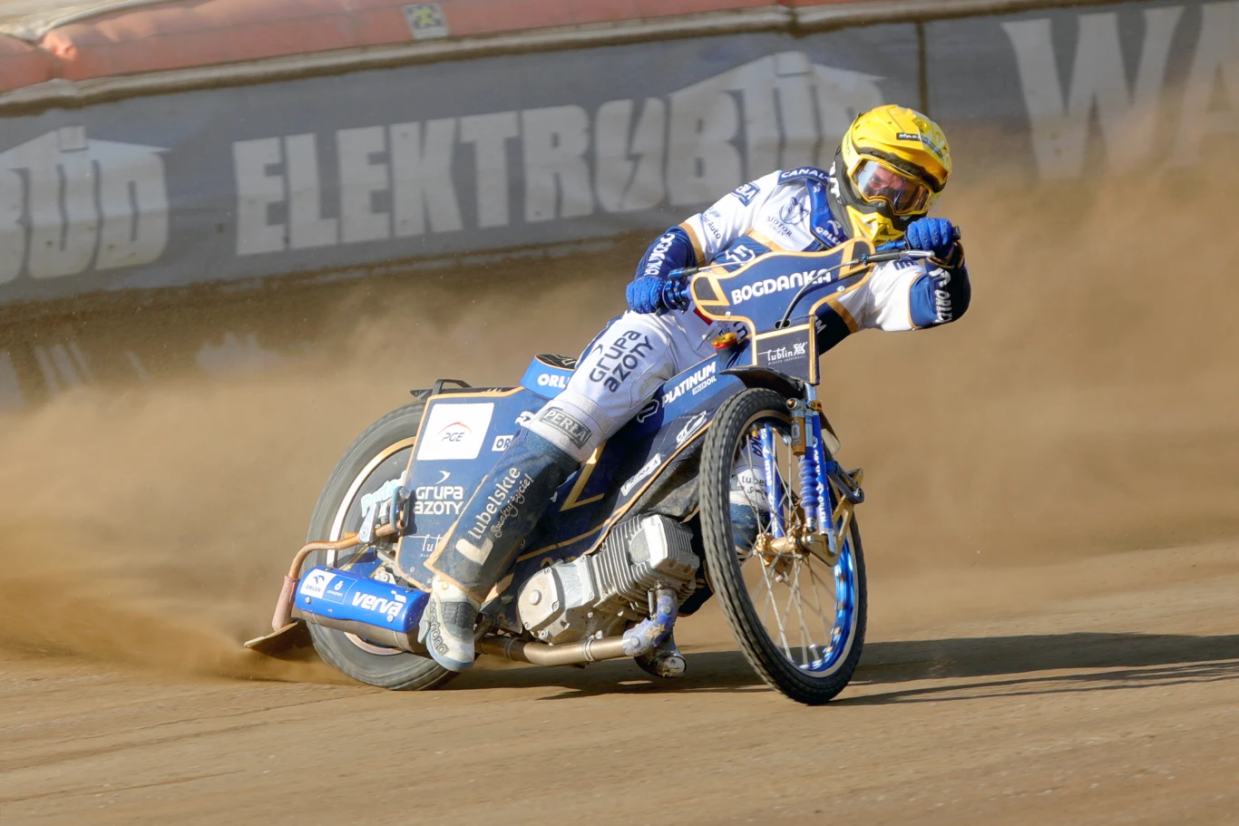 Bartosz Zmarzlik szaleje na torze. Bartosz Zmarzlik szaleje na torze.