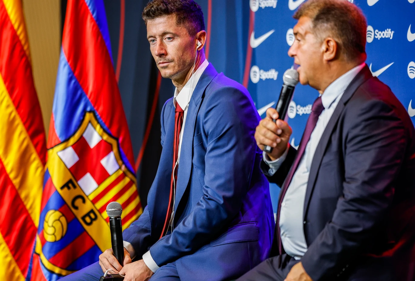 Robert Lewandowski, Joan Laporta Robert Lewandowski, Joan Laporta