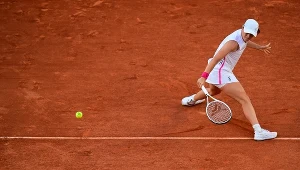 Iga Świątek na korcie Suzanne-Lenglen w Paryżu