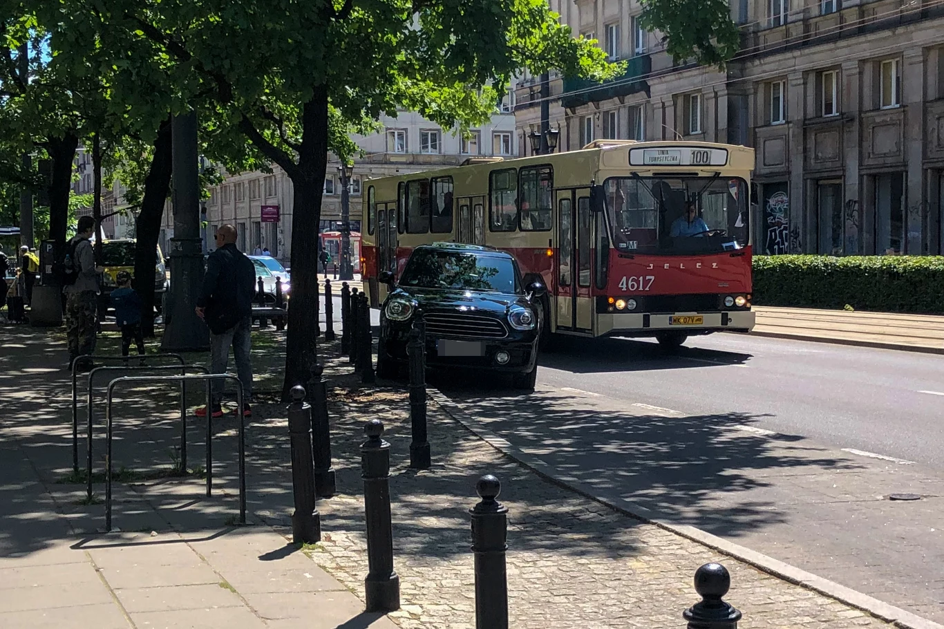 Edyta Olszówka zaparkowała w niedozwolnym miejscu Edyta Olszówka zaparkowała w niedozwolnym miejscu