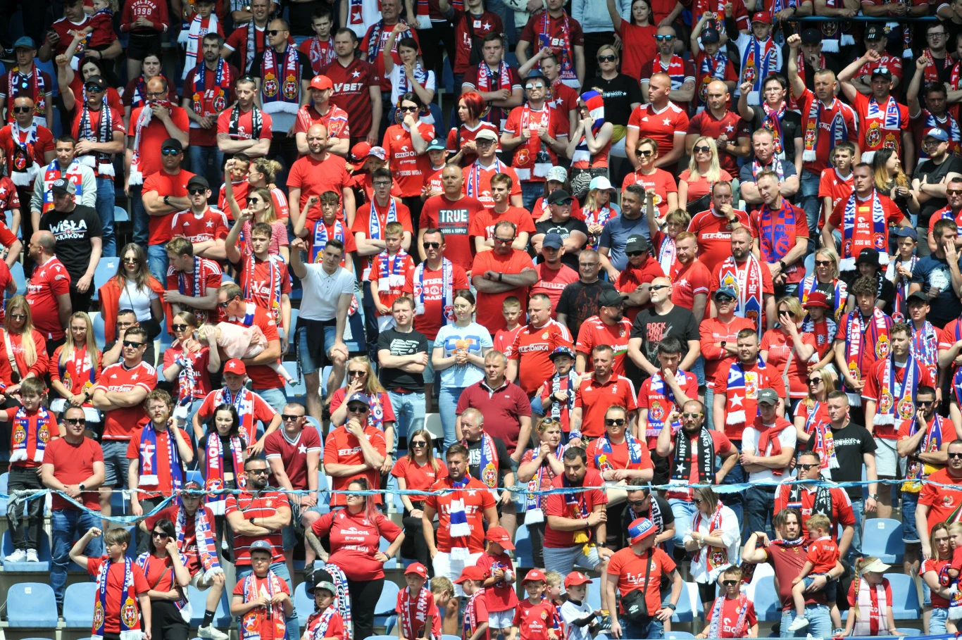 Ile kibiców wesprze Wisłę Kraków w walce o Ekstraklasę? Ile kibiców wesprze Wisłę Kraków w walce o Ekstraklasę?