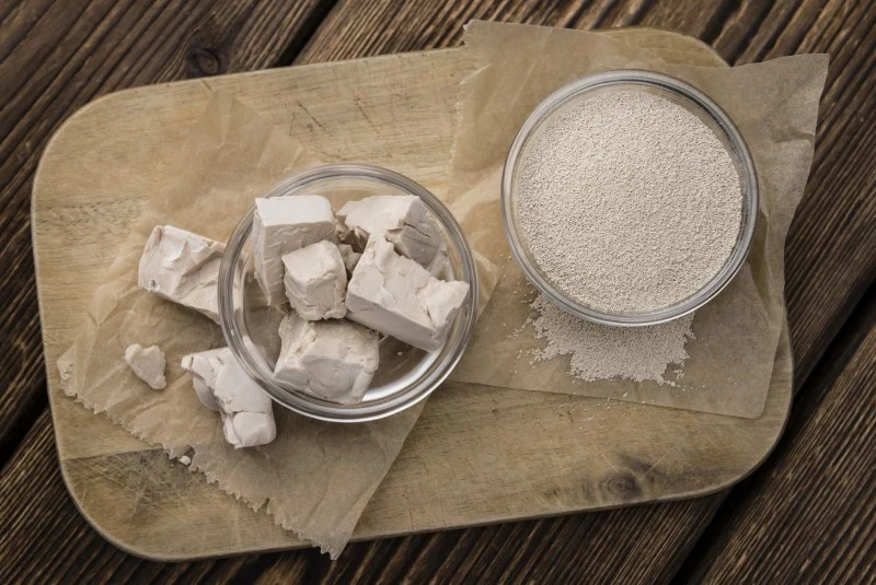 Drożdże możesz wykorzystać do wykonania nawozu, który odżywi rośliny doniczkowe i pomoże ci pozbyć się pleśni