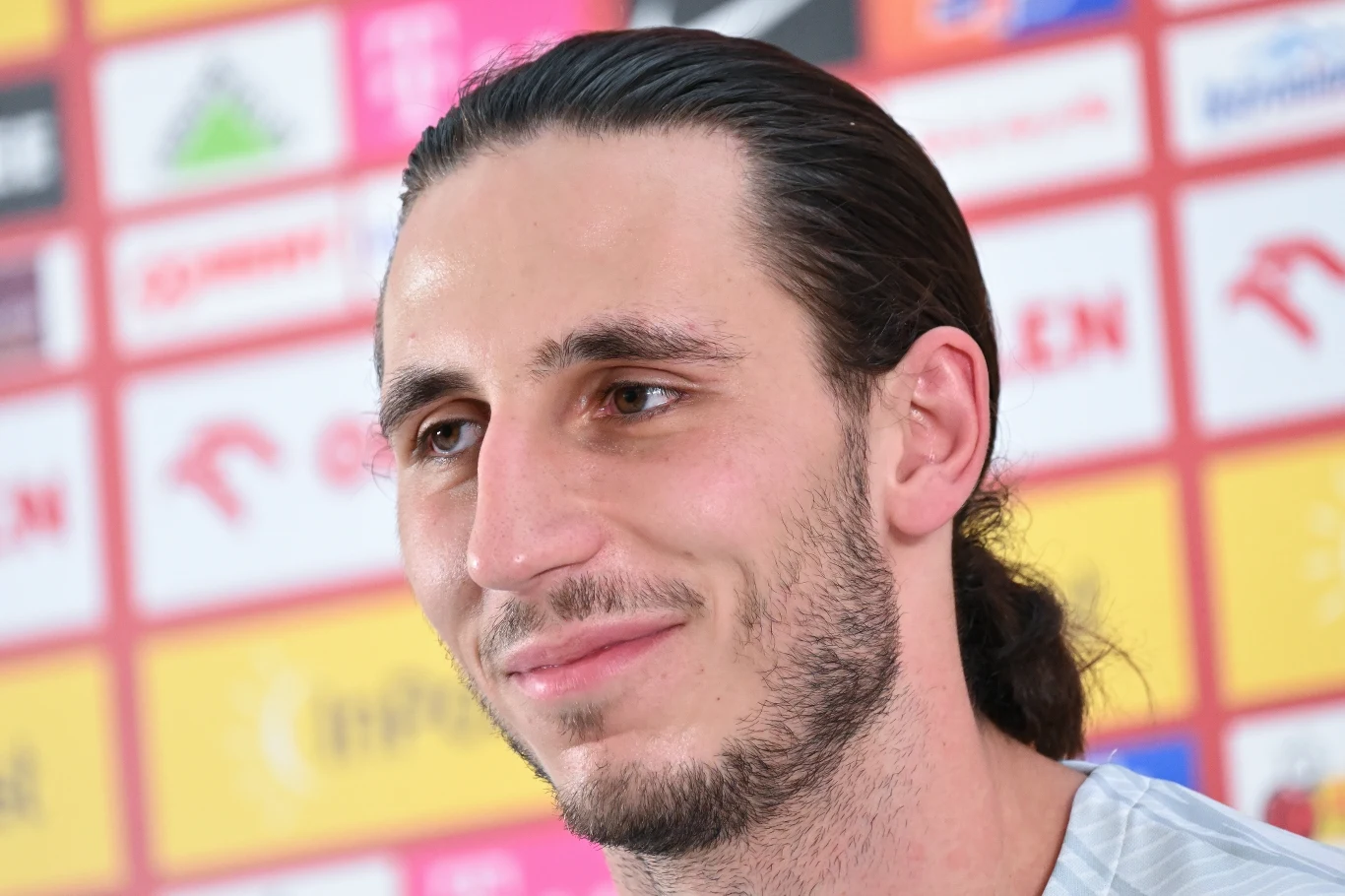 Kamil Grabara Kamil Grabara