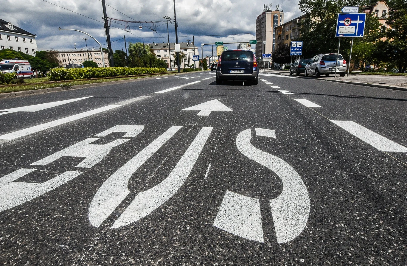 Buspasy w niektórych miastach są udostępnione dla motocyklistów Buspasy w niektórych miastach są udostępnione dla motocyklistów
