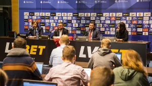 Władysław Nowak (za stołem drugi od prawej)