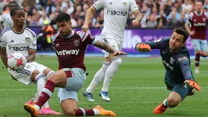 Emerson Palmieri (w środku) wyspecjalizował się w kolekcjonowaniu europejskich trofeów 