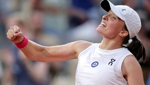 Radość Igi Świątek po awansie do finału Rolanda Garrosa. To oznacza, że Polka pozostanie liderką rankingu WTA na kolejne tygodnie