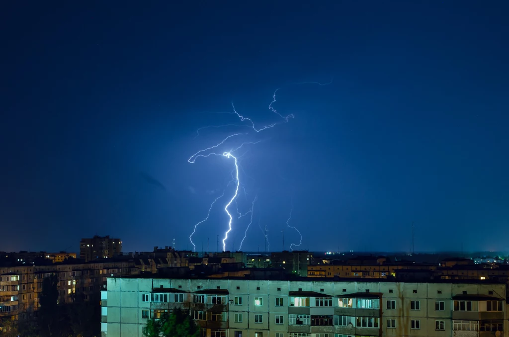 Wyż Heirich, który nadciągnął nad Polskę będzie przyczyną brzuch i intensywnych opadów - ostrzegają synoptycy