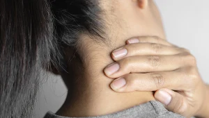 Migrena szyjna objawia się nietypowo. Przyczyna nie leży w mózgu