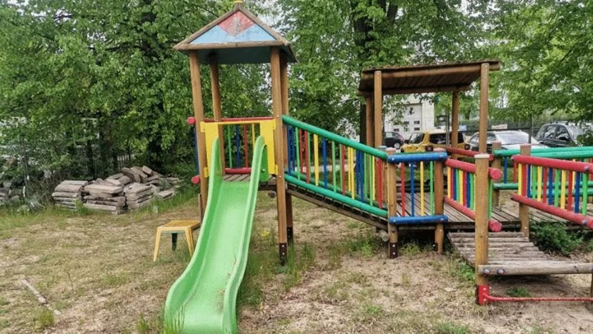 Plac zabaw zniknął z terenu przedszkola. Znaleziono sprawcę Plac zabaw zniknął z terenu przedszkola. Znaleziono sprawcę
