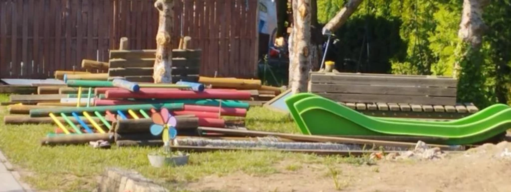 Skradziony plac zabaw odnaleziono na terenie ogródków działkowych Skradziony plac zabaw odnaleziono na terenie ogródków działkowych