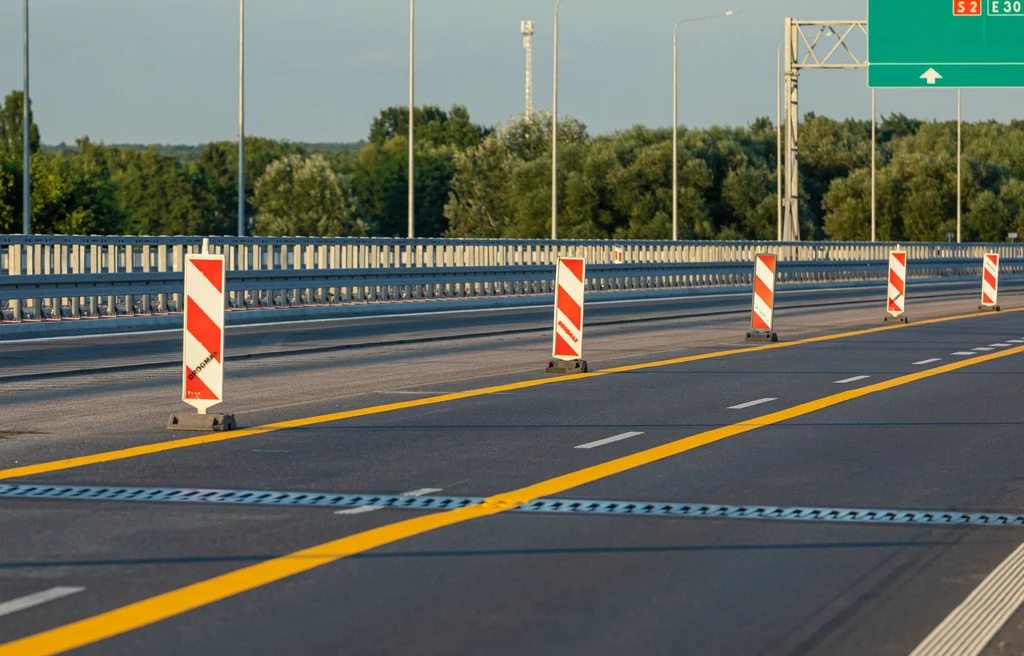 Ważniejsze są żółte czy białe linie na drodze?