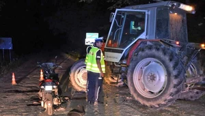 Pijany 75-latek ciężko ranny po tym jak wjechał skuterem w traktor