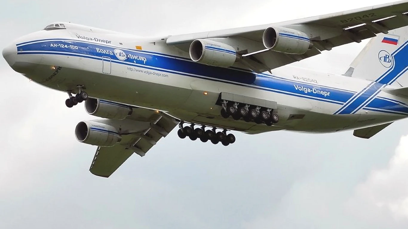 Kanada przejęła rosyjski samolot An-124 "Rusłan" i sprezentowała go Ukrainie Kanada przejęła rosyjski samolot An-124 "Rusłan" i sprezentowała go Ukrainie