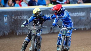 Jack Holder i Bartosz Zmarzlik dziękują sobie za walkę w finale Grand Prix Niemiec 2023.