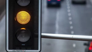 Wiesz, co oznacza żółte migające światło? To poważne ostrzeżenie