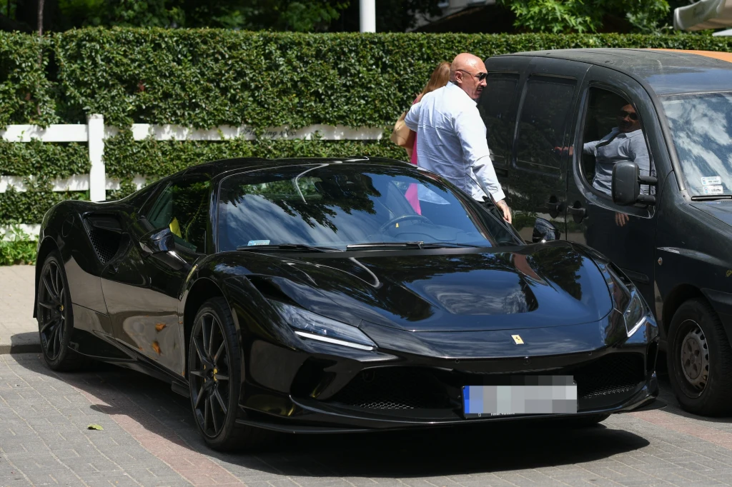 Patryk Vega w aucie za dwa miliony złotych