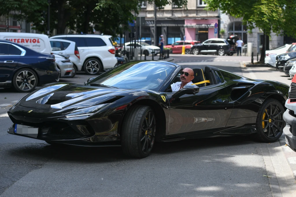 Patryk Vega w aucie za dwa miliony złotych