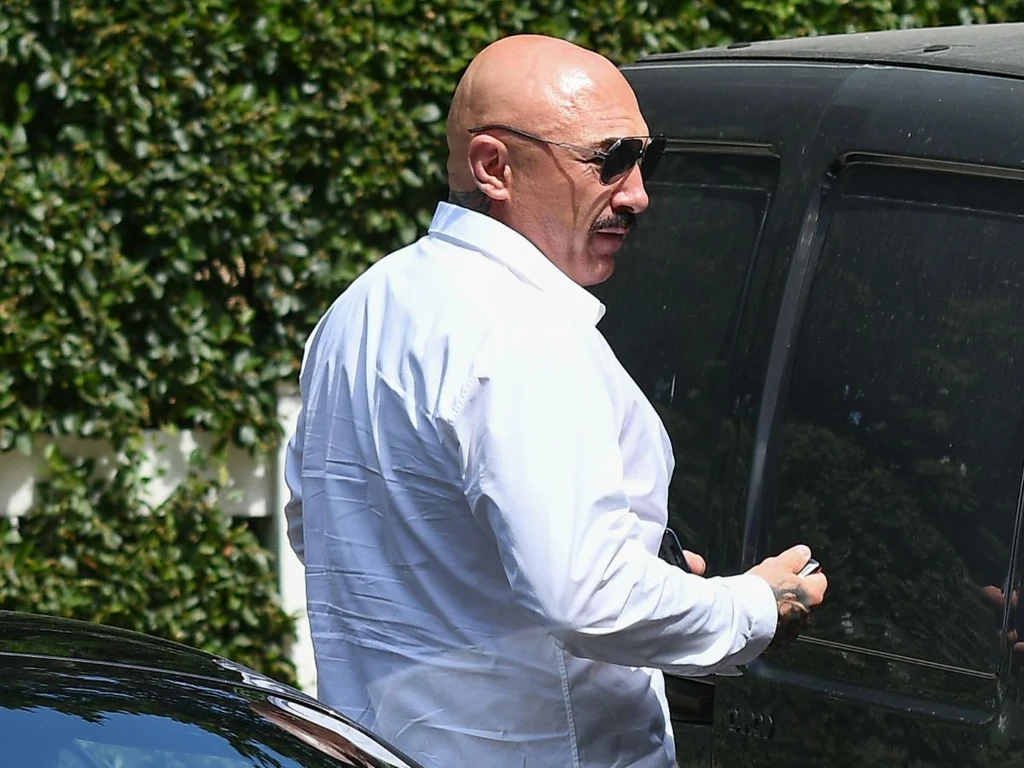 Patryk Vega w aucie za dwa miliony złotych