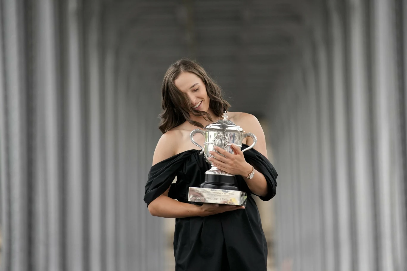 Iga Świątek po wygranej. Pokazała puchar Iga Świątek po wygranej. Pokazała puchar