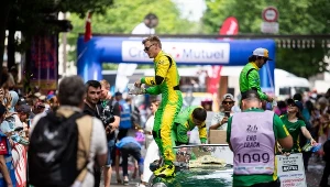 Jakub Śmiechowski (na samochodzie z lewej) i Fabio Scherer - liderzy polskiego teamu Inter Europol Competition 