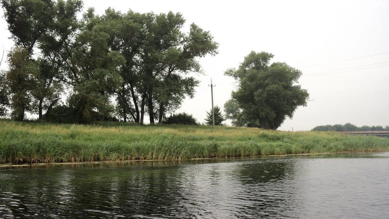 Zniszczenie tamy miało doprowadzić do wystąpienia z brzegów rzeki Mokri Jala Zniszczenie tamy miało doprowadzić do wystąpienia z brzegów rzeki Mokri Jala