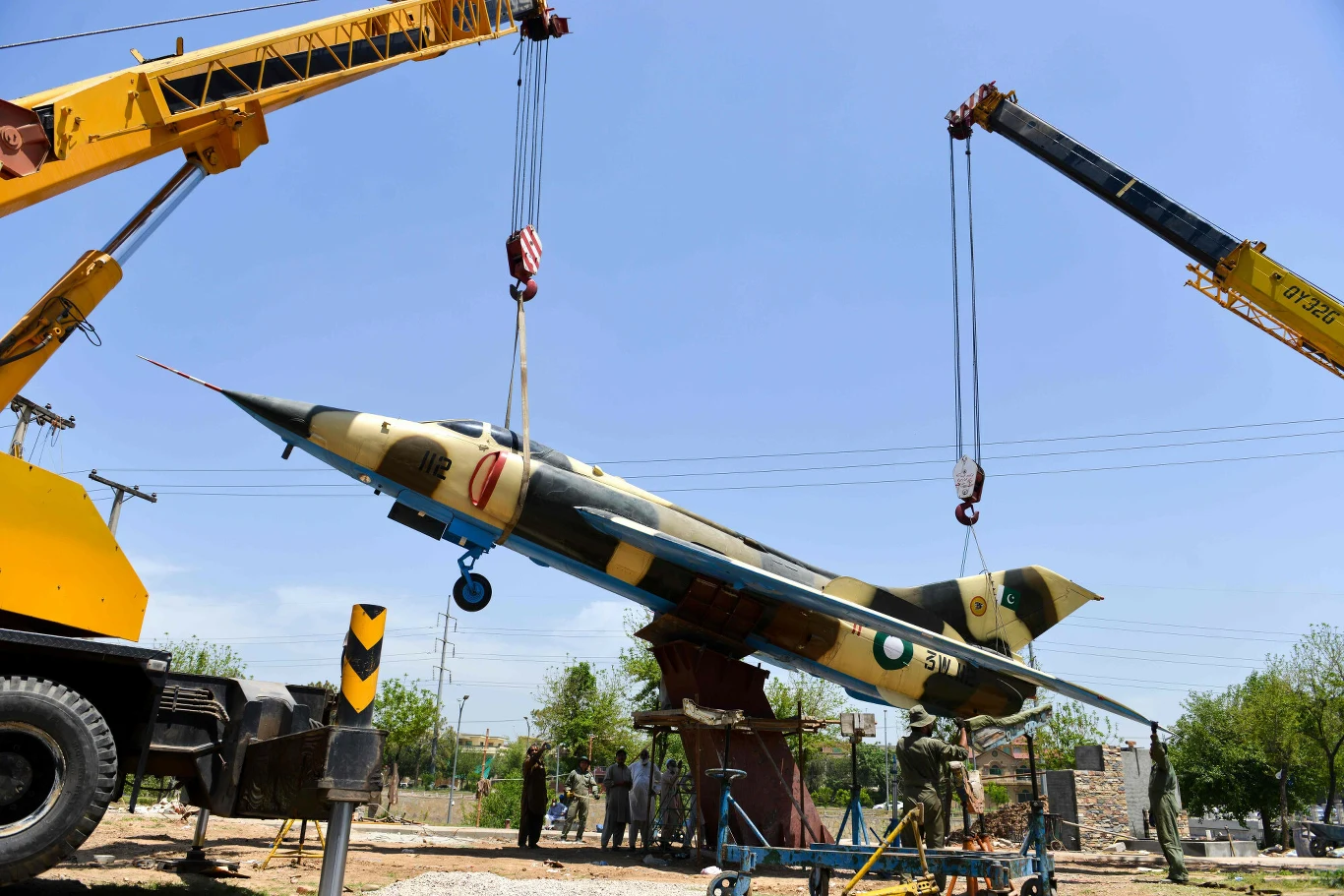 Chiński myśliwiec A-5, znany również jako Nanchang Q-5 Chiński myśliwiec A-5, znany również jako Nanchang Q-5