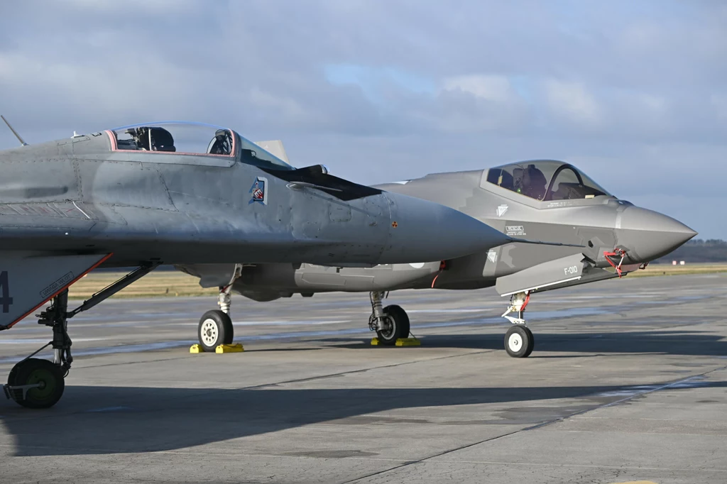 Mig-29 i myśliwiec F-35, który niebawem dołączy do polskich sił lotniczych. 