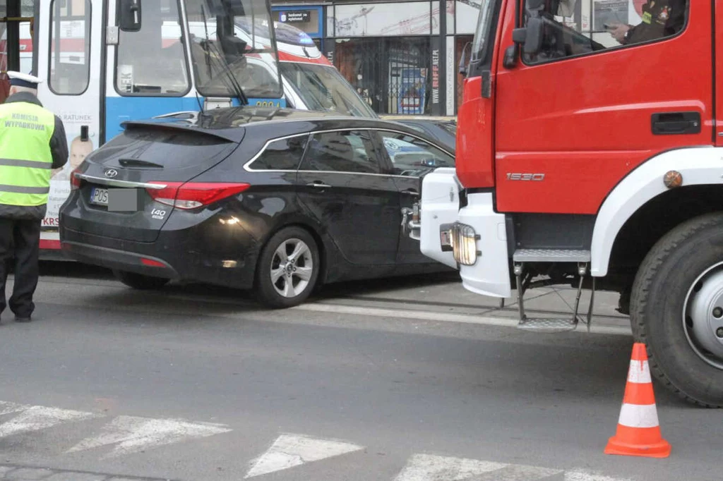 Spotykając na drodze tramwaj trzeba pamiętać, kiedy nie musi on stosować się do znaków