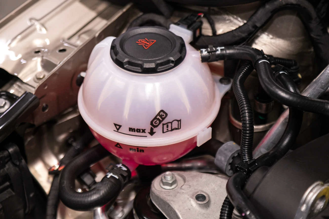 Kontrola płynu chłodniczego. Jaki powinien być poziom i jak sprawdzić jego jakość?