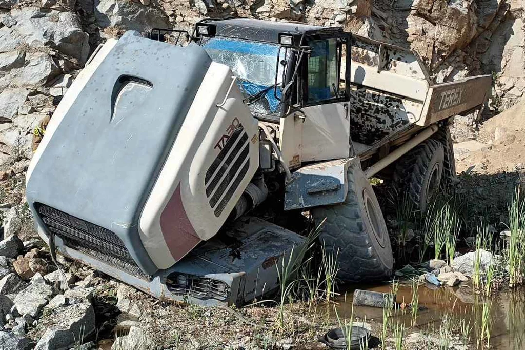 Operator wozidła kopalnianego może mówić o ogromnym szczęściu / fot. mł. kpt. Marek Krupa, ogn. Dawid Klusik KM PSP we Wrocławiu