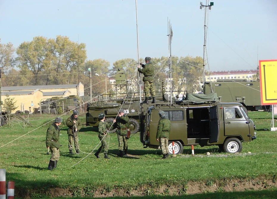 RP-377LA "Lorandit" wprowadzono do służby w 2013 roku i już w 2014 został zaprezentowany na Krymie. To jeden z kluczowych systemów walki elektronicznej rosyjskiej armii. Jak podaje portal ArmyRecognition w 2019 podczas jednego z konkursu organizowanego przez rosyjskie lotnictwo, załoga systemu "Lorandit" osiągnęła najlepszy wynik w lokalizowaniu i zakłócaniu wrogich stacji RP-377LA "Lorandit" wprowadzono do służby w 2013 roku i już w 2014 został zaprezentowany na Krymie. To jeden z kluczowych systemów walki elektronicznej rosyjskiej armii. Jak podaje portal ArmyRecognition w 2019 podczas jednego z konkursu organizowanego przez rosyjskie lotnictwo, załoga systemu "Lorandit" osiągnęła najlepszy wynik w lokalizowaniu i zakłócaniu wrogich stacji