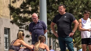 Trenber Marek Rożej (drugi od prawej)